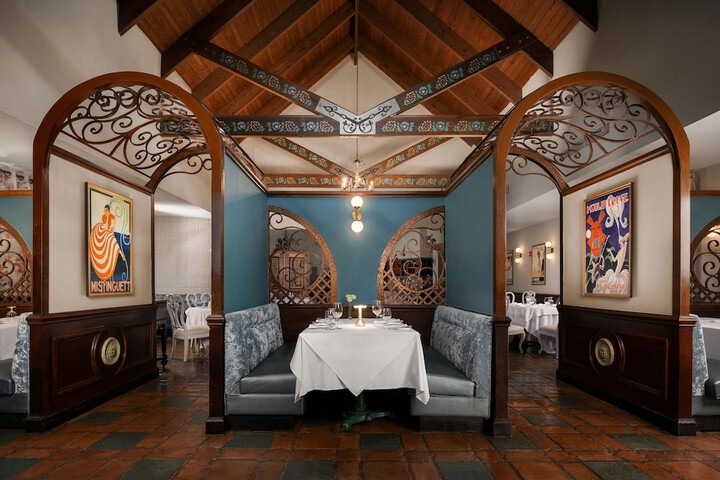 Dining 242 of 280