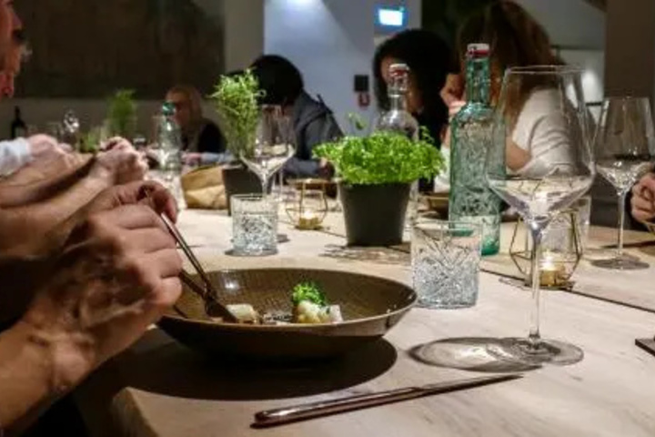 Dining 4 of 4