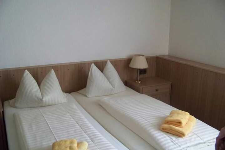 Room 8 of 27
