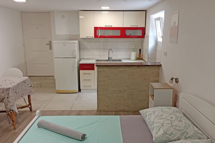 Room 2 of 117