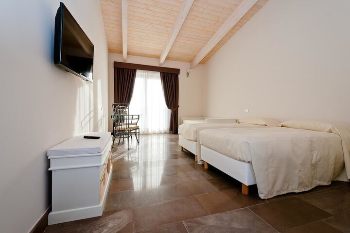 Room 8 of 12