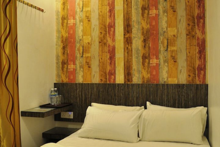 Room 5 of 27