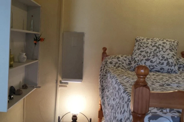 Room 5 of 9