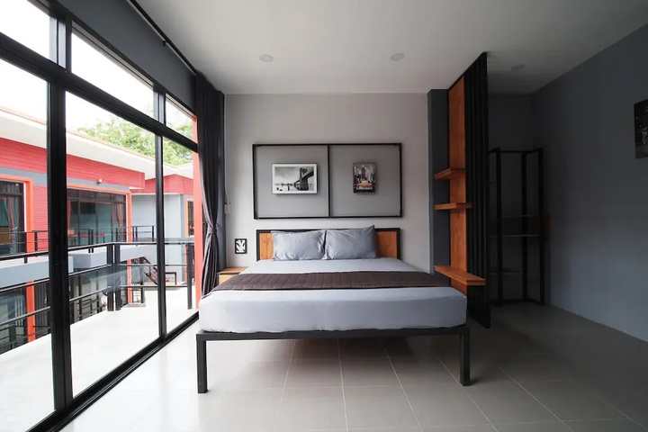 Room 16 of 18