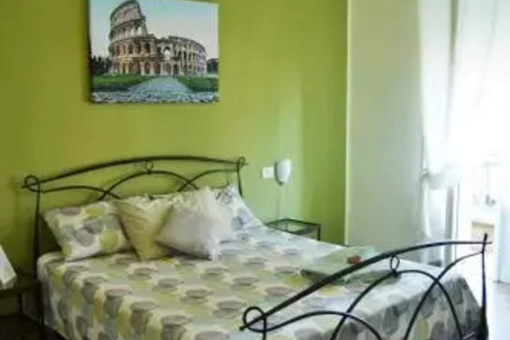 Room 6 of 10