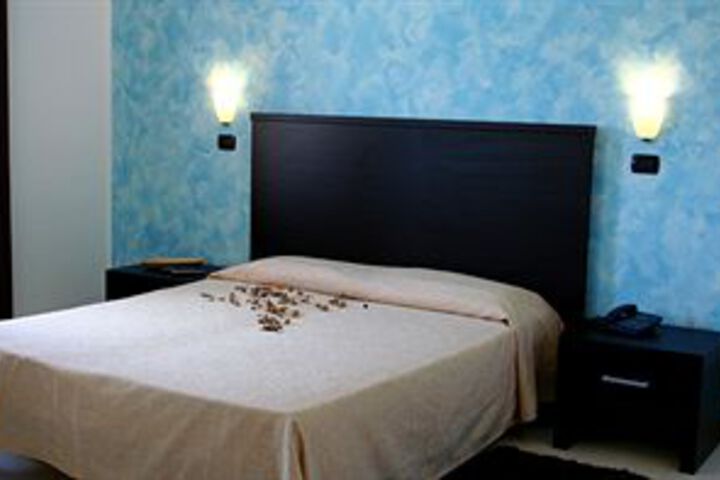 Room 11 of 24