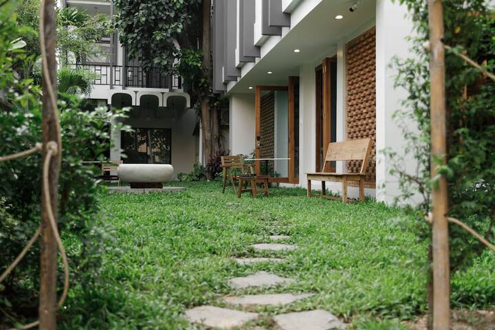 Hotel Exterior 132 of 138
