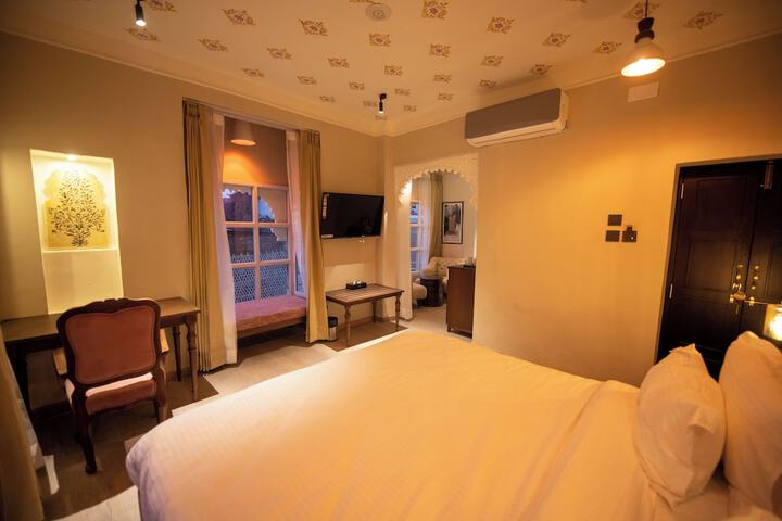 Room 6 of 45