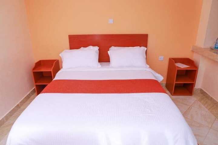 Room 7 of 28