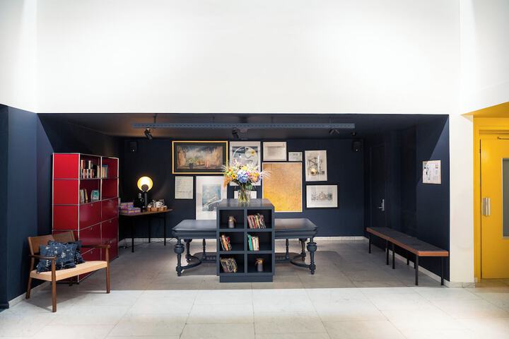 Entrance & Lobby