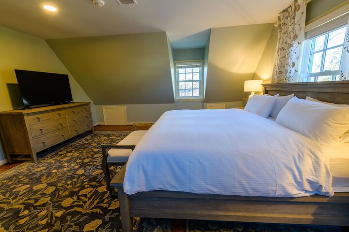 Room 30 of 176