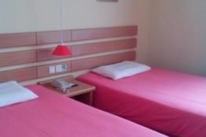 Room 12 of 29
