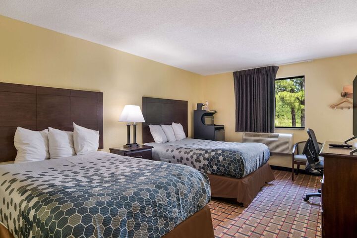 2 Double Beds (12 of 14)