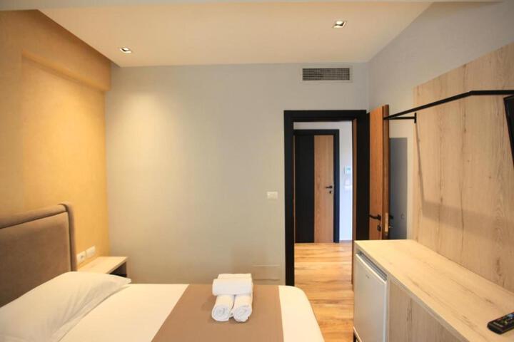 Room 72 of 143