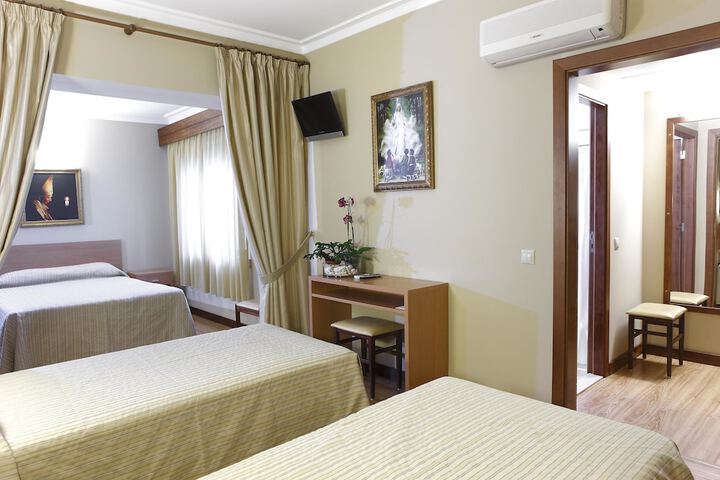 Room 10 of 21