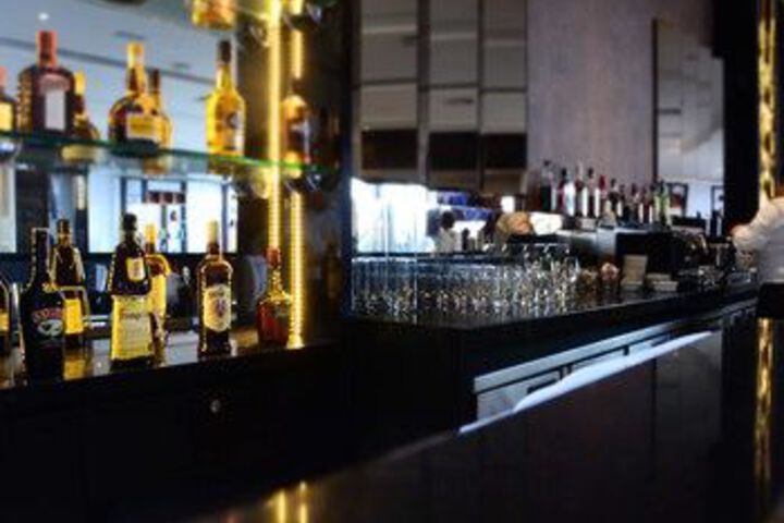 Lounge 30 of 48