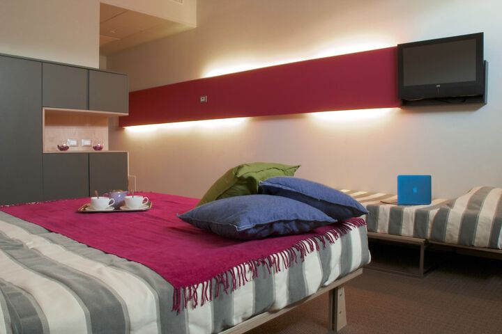 Room 7 of 90