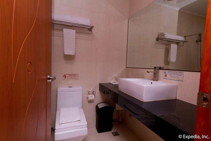 Room 33 of 47