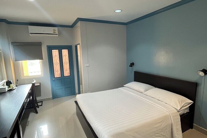 Room 16 of 34