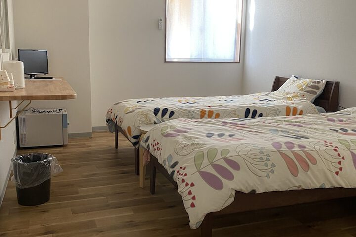 Room 5 of 8