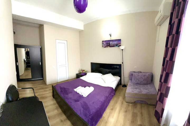 Room 13 of 94