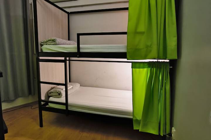 Room 27 of 71