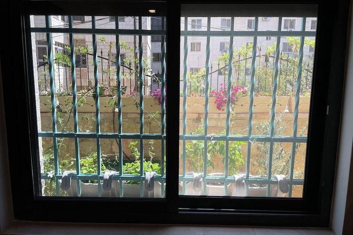 Room 50 of 243