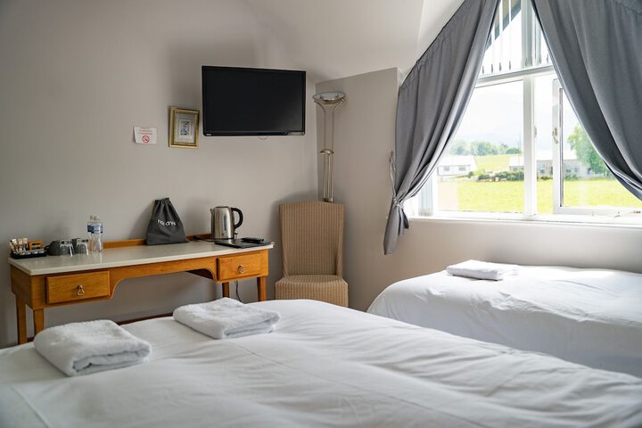 Room 45 of 233