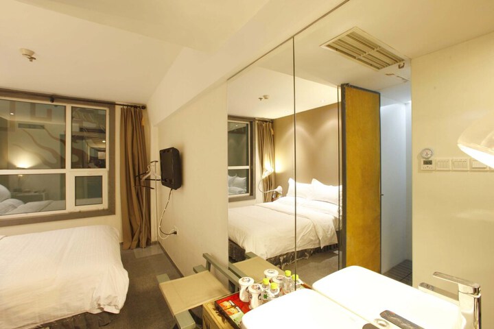 Room 19 of 39