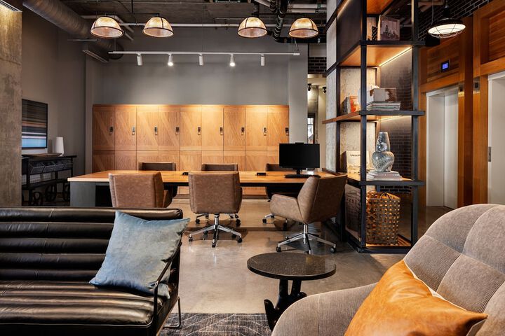 Business Center 31 of 38