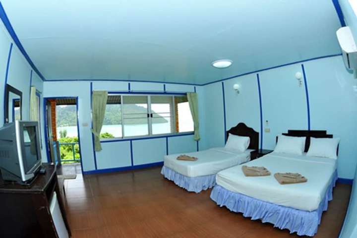 Room 12 of 158