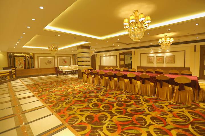 Ballroom/Hall 64 of 74
