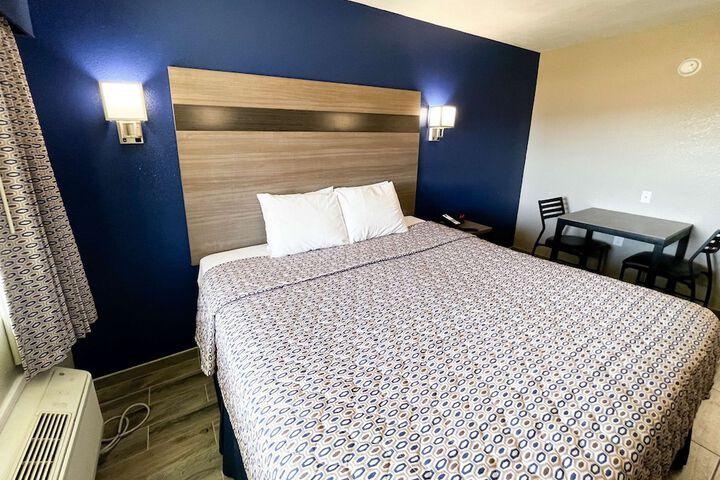 Room 4 of 74