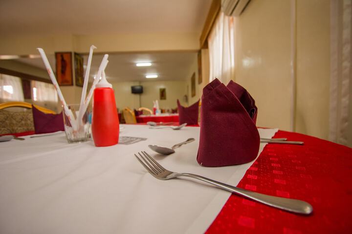 Dining 34 of 45