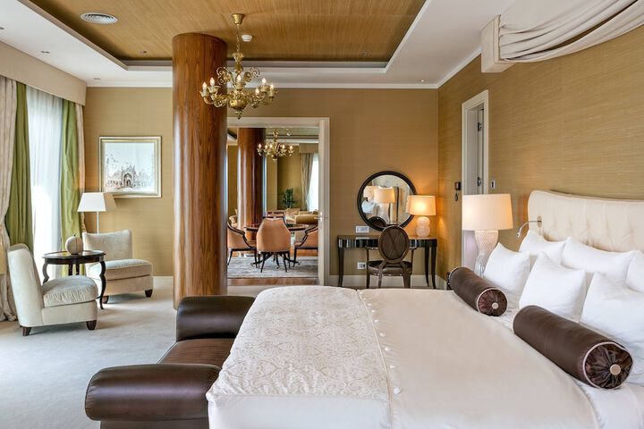 Room 20 of 86