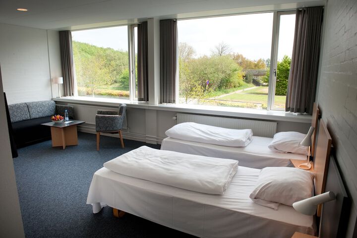 Room 10 of 44