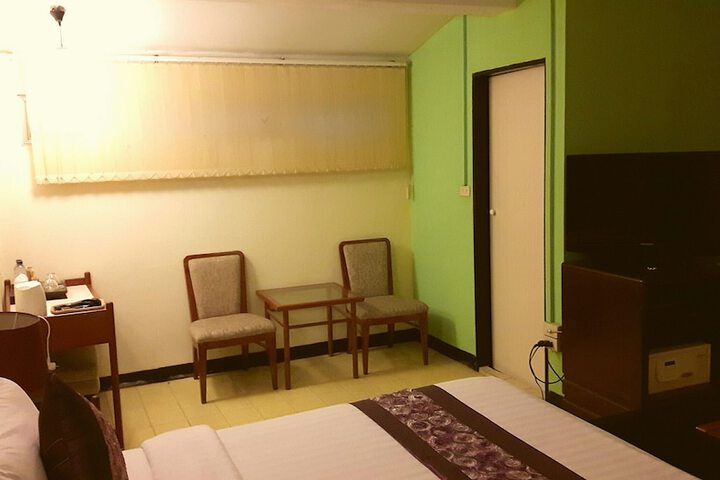 Room 30 of 42