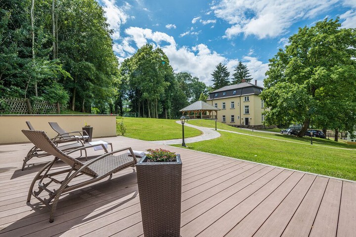 Sundeck 48 of 51