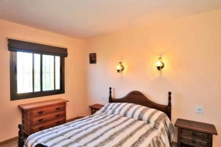 Room 4 of 9
