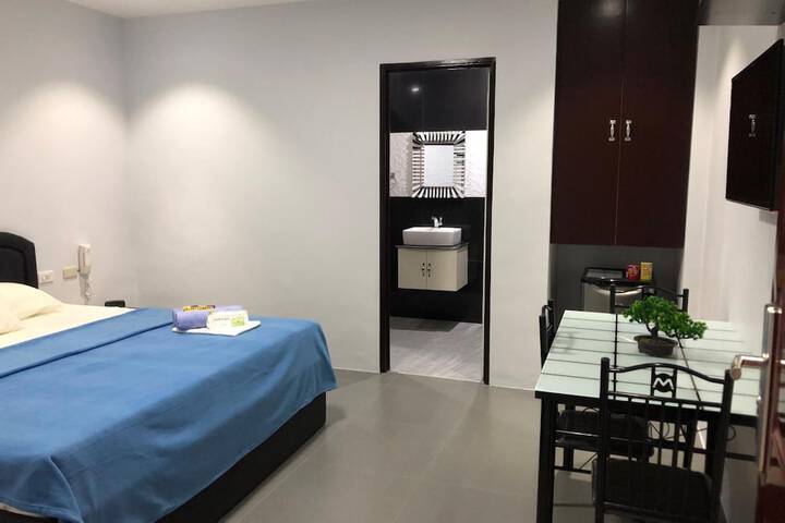 Room 11 of 32