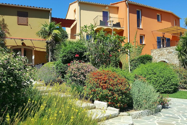 Hotel Exterior 72 of 75