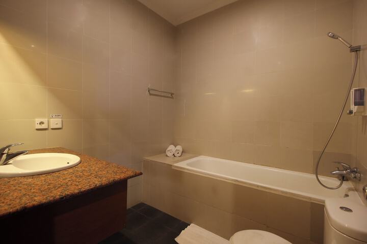 Room 32 of 66