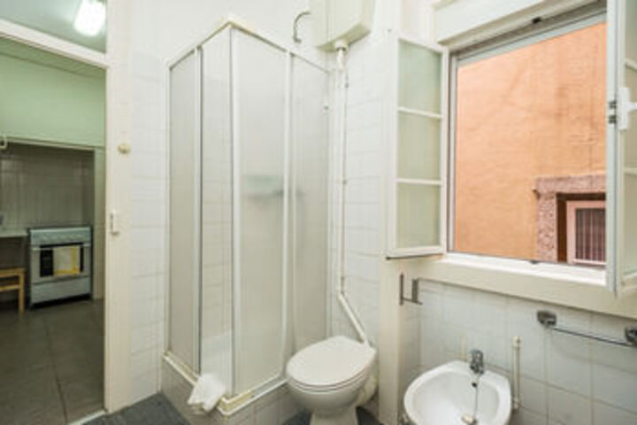 Room 10 of 121