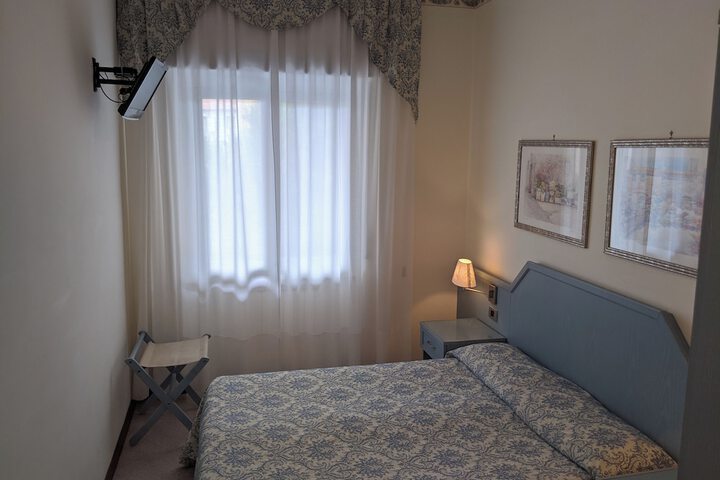 Room 33 of 69