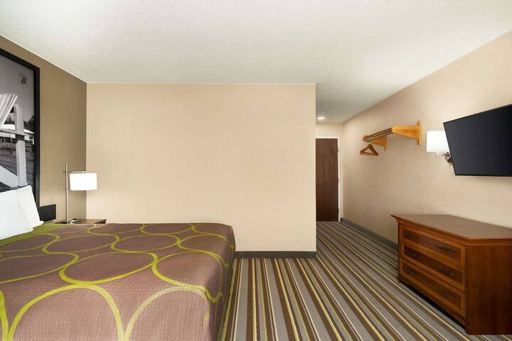 Room 11 of 29