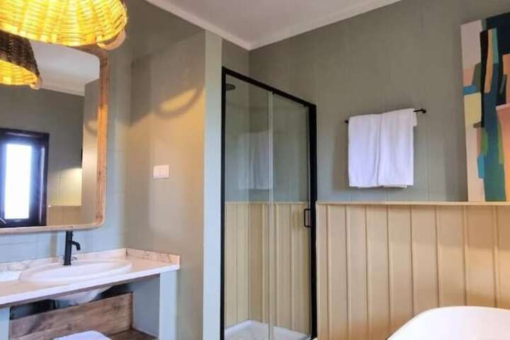 Room 42 of 118