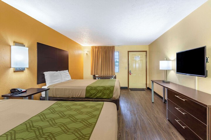 2 Queen Beds (4 of 5)