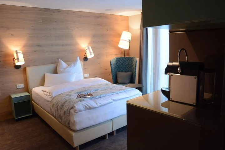 Room 2 of 9