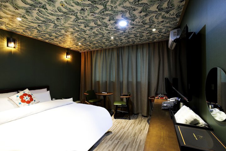 Room 49 of 73