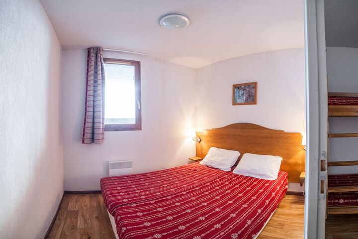Room 10 of 42